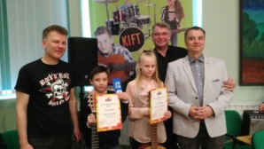 KIFT 2018 Peakorraldajad A.Kirss ja A.Vainola + õpetaja ja Tallinna Kopli Noortemaja - KIFTil 2018 TUNNUSTUSE PÄLVINUD kitarriklassi õpilased Brite Gedi ja Martin